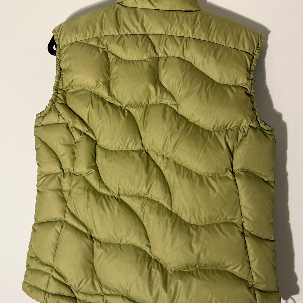 Mountain Hardwear Women’s Medium Down Puffer Vest Sage Green 85/15 Fill - Picture 5 of 8